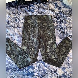 Lululemon Wunder under Foil- sz 4 Luxtreme